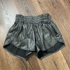 Lululemon women’s foil tracker shorts 4